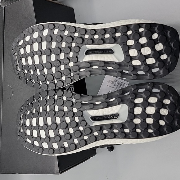 NiB Adidas Ultraboost in Black size 7 - Picture 7 of 12